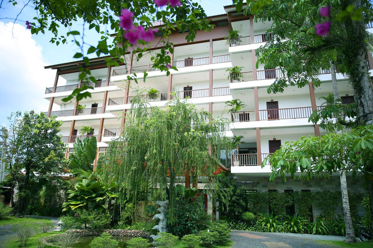 सहारा Tropicana 3*
